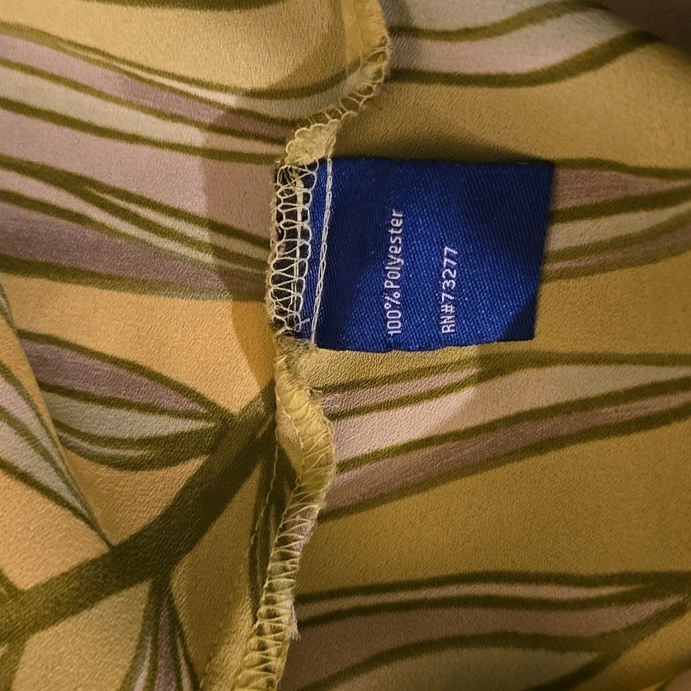 Apt. 9 Tropical print halter style cold shoulder top - Picture 7 of 8